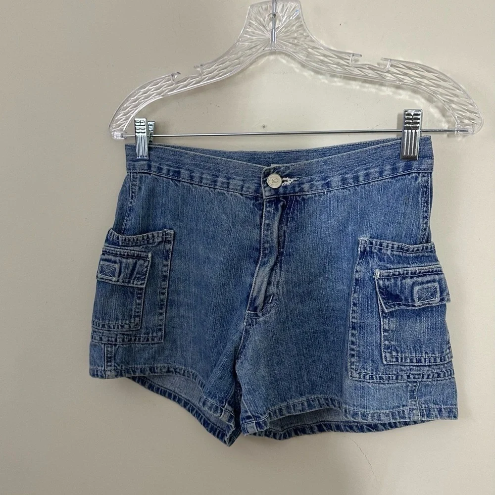So sz 3 denim shorts with no hole or rips   Just minor distressing. Great shorts